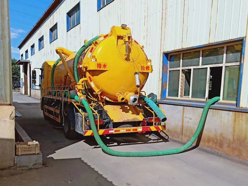 红山公园厂区化粪池清理