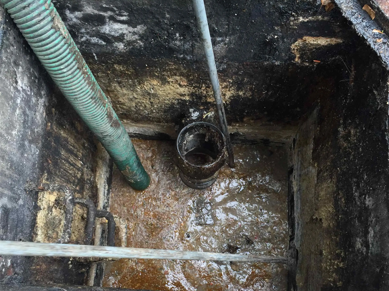 红山公园隔油池清理